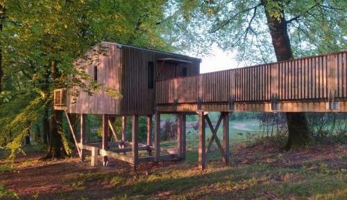 Treehouse & spa 13 ft high
