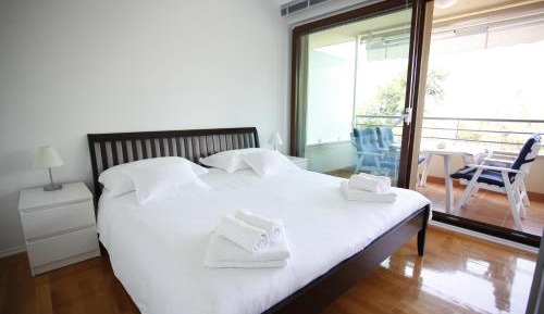 One-Bedroom Apartment with Sea View