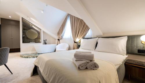 Deluxe Double Room with Bath