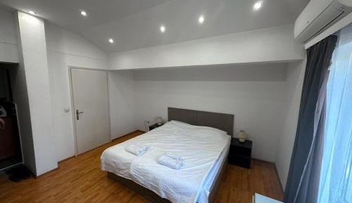 King Studio with Sofa Bed