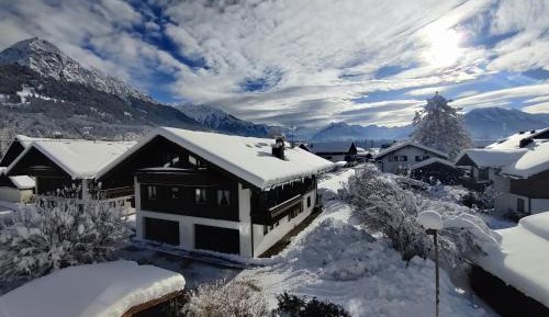 Apartment with Mountain View