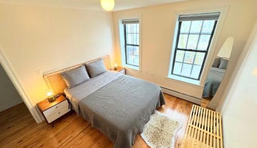 Deluxe Queen Suite