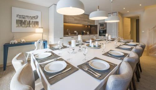 Five-Bedroom Apartment (10-12 Adults)