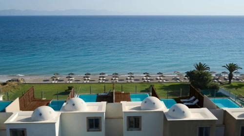 Beachfront Grand Suite Sea View with Private Rooftop Pool