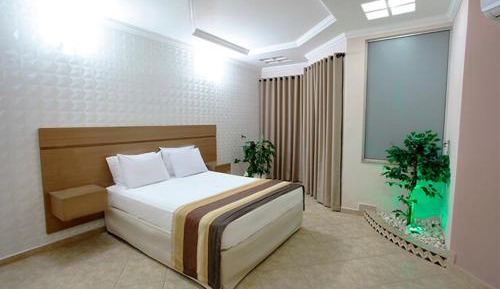 Deluxe Suite with Spa Bath