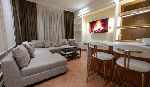 Deluxe Suite with Spa Bath