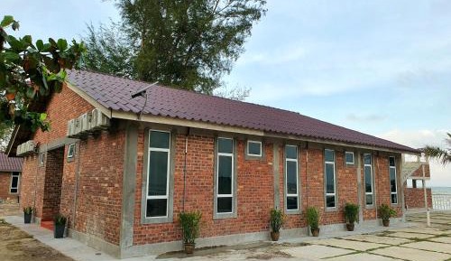 Six-Bedroom House