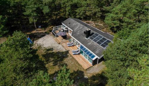 Four-Bedroom Holiday Home