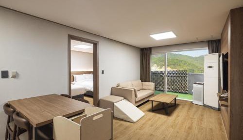 Kensington Deluxe Pet Room ( Cooking is not Allowed ) - Room Selected at Check-In