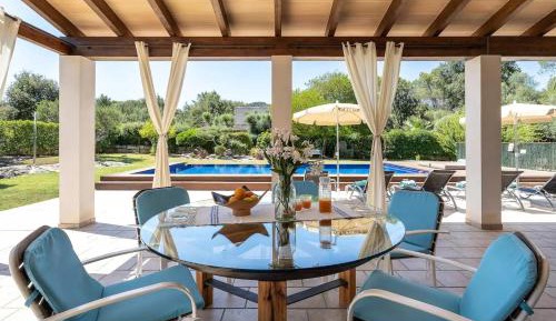 Villa with Garden View