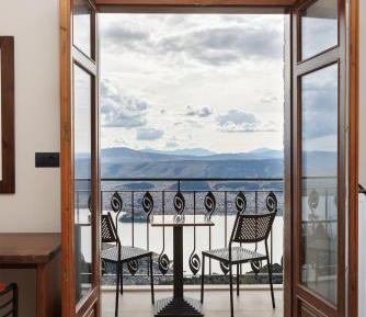 Deluxe Double or Twin Room with Lake View