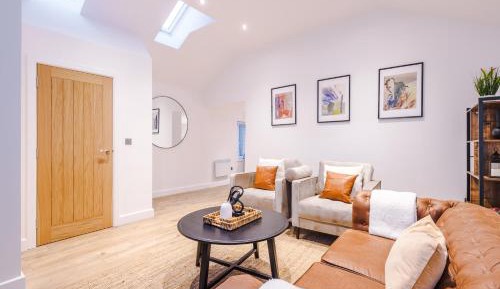 Deluxe One-Bedroom Apartment