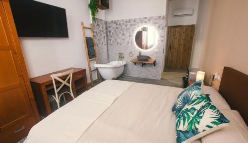 Deluxe Double Room with Bath