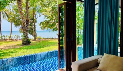 Villa - Beach Front