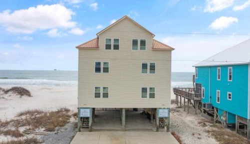 Ten-Bedroom Holiday Home