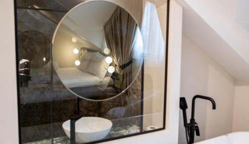 Deluxe Double Room with Bath