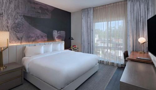 King Room with Tub - Disability Access
