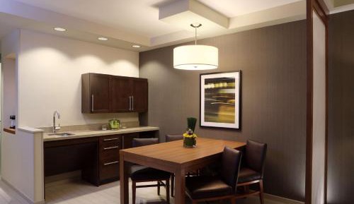 One-Bedroom King Suite with Roll-In Shower - Disability Access
