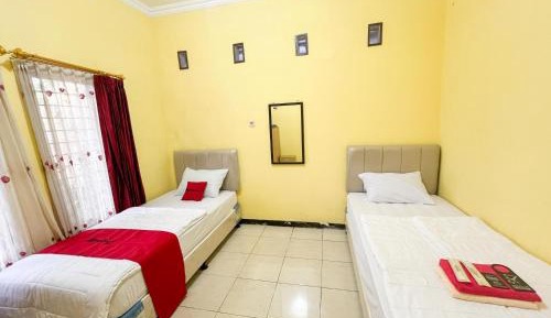 Standard Twin Room with Shared Bathroom
