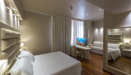 Family Room (2 Adults + 2 Children)