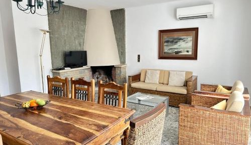 Four-Bedroom Apartment (10 Adults)
