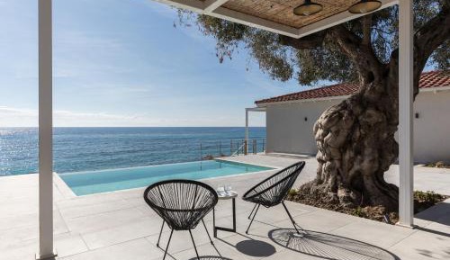 Villa with Private Sea Front View Pool