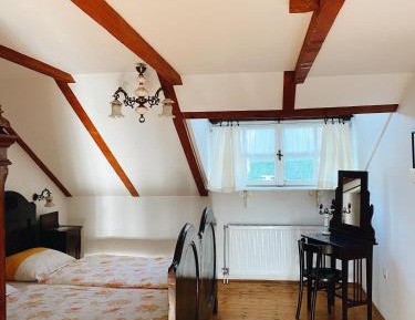 Deluxe Double Room (2 Adults + 1 Child)