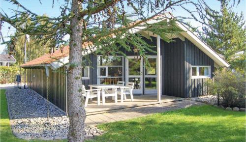Three-Bedroom Holiday Home 