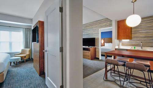 2 Bedroom Suite with Bedroom 1: 1 King, Bedroom 2: 2 Queen
