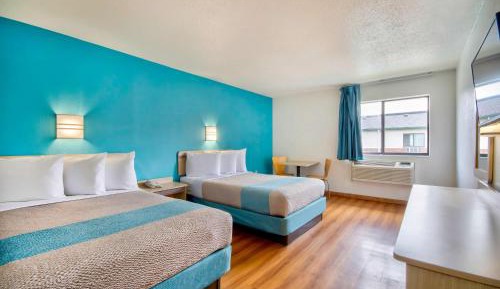2 Queen Beds - Non-Smoking