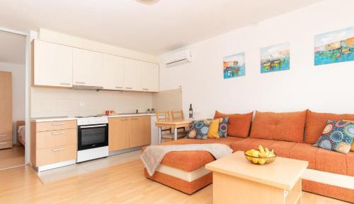 Apartment with Garden View