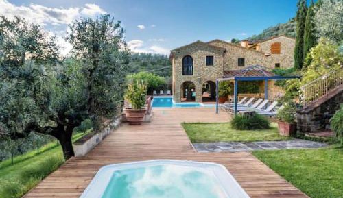 Villa with Garden View
