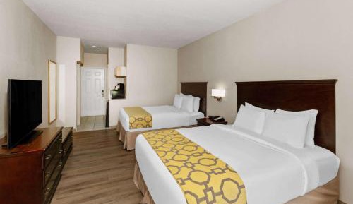 2 Queen Bed, Mobility Accessible Room, Bathtub w/ Grab Bars, Non-Smoking