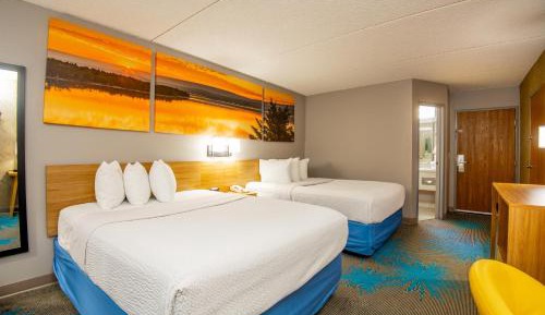 Queen Room with Two Queen Beds - Pet Friendly/Non-Smoking