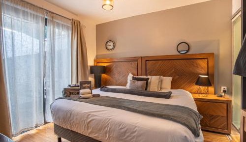 Deluxe King Room with Patio