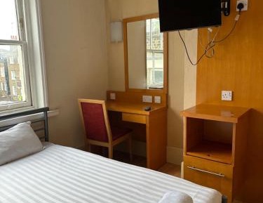 Budget Single Room with Shared Bathroom
