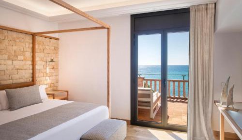 Sea Front Panoramic Suite