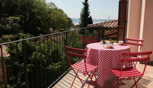 One-Bedroom Apartment with Balcony
