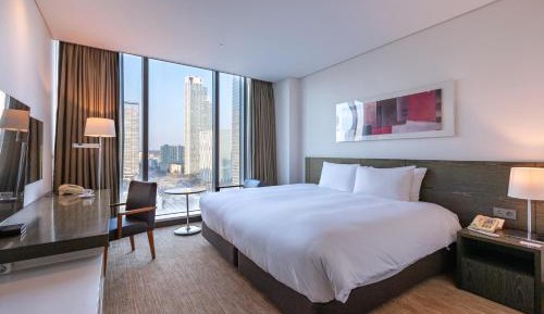 Deluxe Hollywood Double (Single + Single Hollywood Bed)