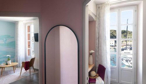 Junior Suite with Port View