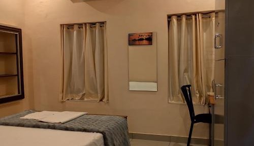 Standard Queen Room