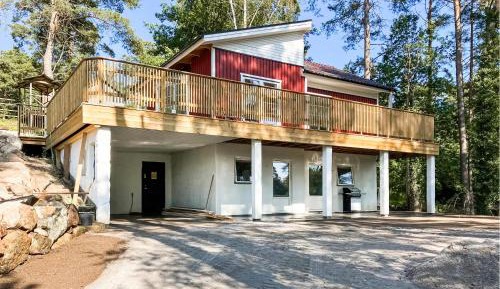 Three-Bedroom Holiday Home 