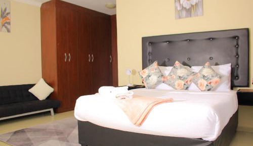 Deluxe Queen Room