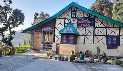 Deluxe Double Room (2 Adults + 1 Child)