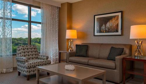 1 Bedroom Suite, 1 King, Corner room