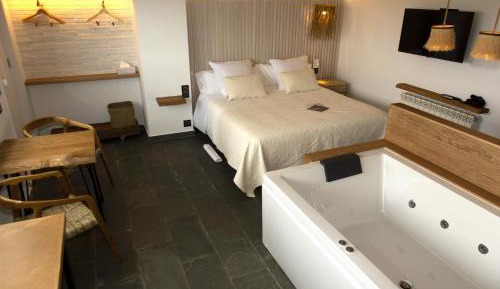 Queen Room with Spa Bath