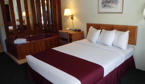 Queen Room with Spa Bath