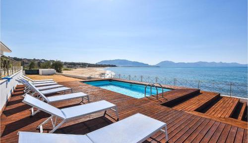 Three-Bedroom Holiday Home 