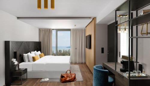 Deluxe Connecting room