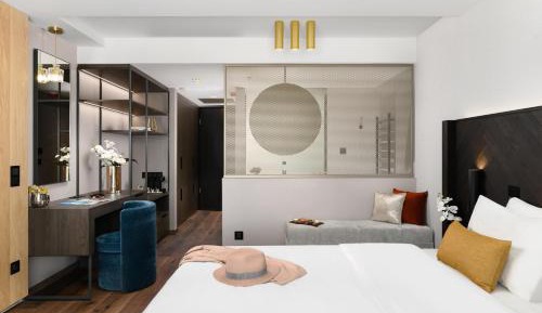 Superior room with courtyard or parking view